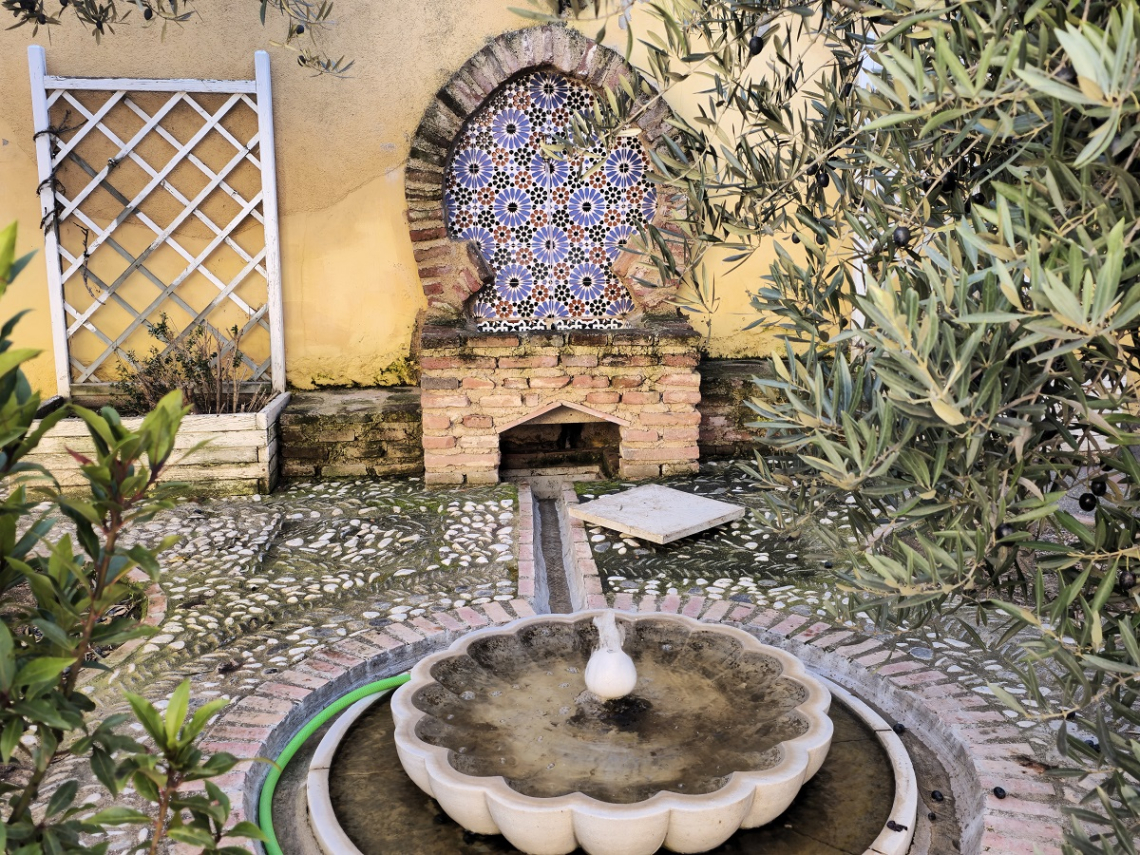 fuente andalusí jardín