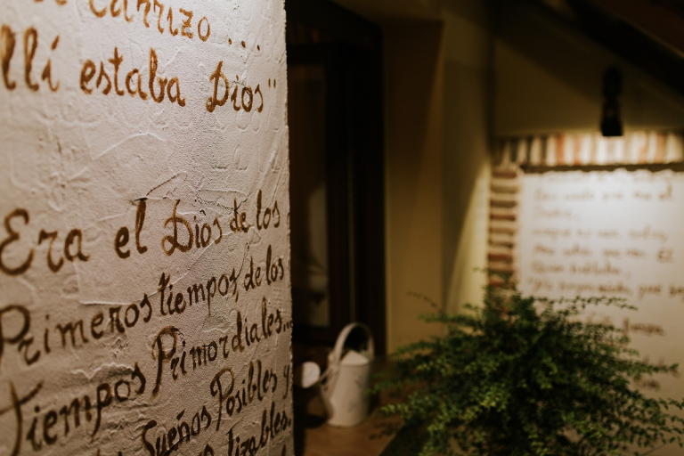 novel text courtyard