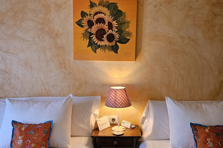 Orange room central detail